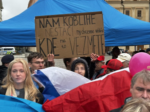 Babiš šel na akci ANO v Plzni do ostrého konfliktu se studenty. Došlo i na Jezulátko