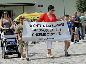Šumavské spolky a obce pokračují v protestech proti průzkumům a těžbě zlata