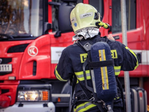 Senior se přiotrávil ve sklepě a upadl do bezvědomí, jeho stav je vážný
