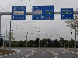 Řidiče děsí na přestavěném obřím kruháči les ze semaforů a vyhlížejí první nehodu