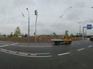 Řidiče děsí na přestavěném obřím kruháči les ze semaforů a vyhlížejí první nehodu