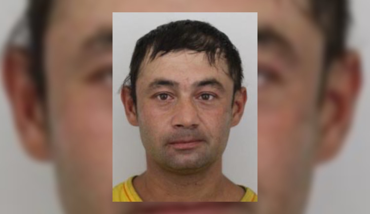 Z léčebny utekl velmi nebezpečný pacient, vyskočil z okna v prvním patře