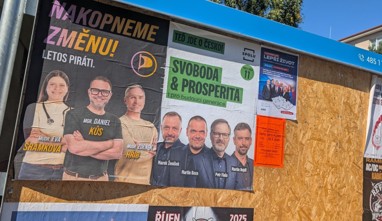 Poslední dny před volbami chtějí regionální lídři oslovit voliče v centru Plzně
