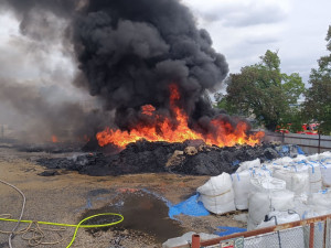Hasiči kontrolovali skládky odpadu, kde dříve hořelo. Výsledky jsou alarmující
