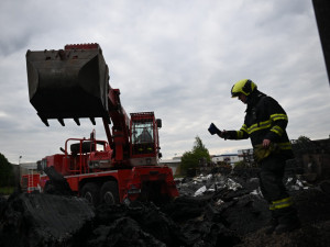 Hasiči kontrolovali skládky odpadu, kde dříve hořelo. Výsledky jsou alarmující