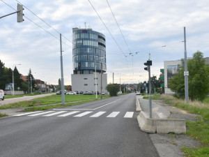 Provoz už se vrátil na opravený úsek Štefánikovy ulice v plzeňských Černicích