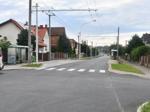 Provoz už se vrátil na opravený úsek Štefánikovy ulice v plzeňských Černicích