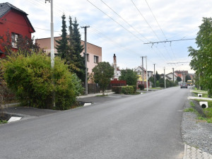 Provoz už se vrátil na opravený úsek Štefánikovy ulice v plzeňských Černicích