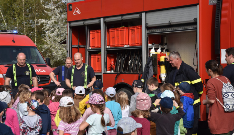 Průběžné výsledky ankety Dobrovolní hasiči roku, jednotka z Břas sahá po titulu