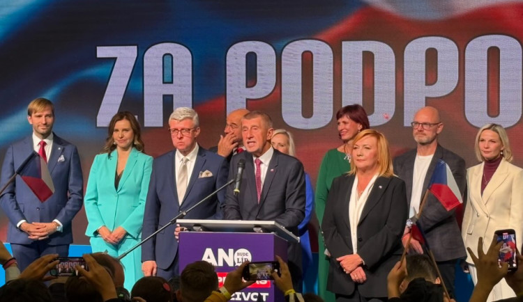 Vítězem sněmovních voleb je hnutí ANO, druhé skončilo Spolu
