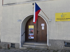 Začíná druhý volební den. Lidé dnes zvolí nové poslance