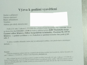 Muž vybral z účtu půl milionu podle rady falešného policisty. Peníze mu jel předat
