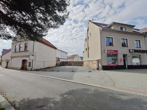 Město se roky snaží prodat stavební proluku. Od požadavků postupně slevuje