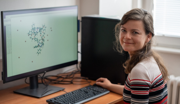 Ostrovská rodačka mezi top vědkyněmi Česka. Forbes ocenil Evu Krupičkovou Pluhařovou