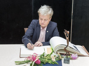 Dělat vědu lidskou a přístupnu byl její dar, univerzita vzpomíná na Danu Drábovou