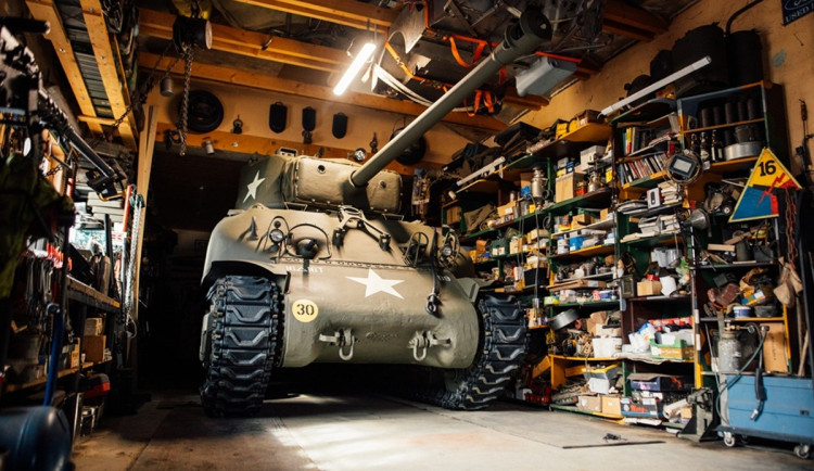 Tank v restaurátorské dílně.