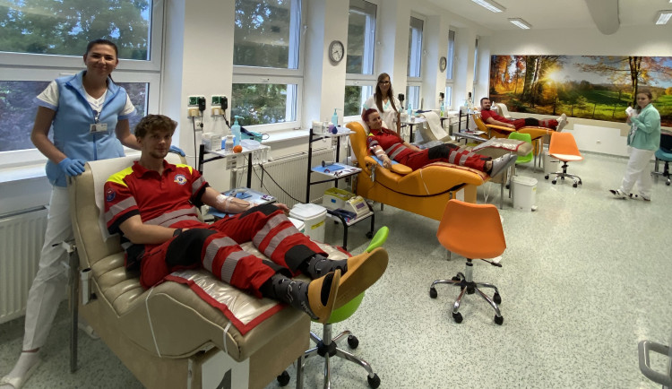 Moravskoslezští záchranáři společně darovali krev, chtějí inspirovat nové dárce
