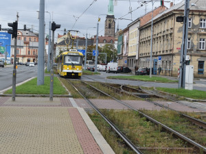 Tramvajová trať na Skvrňany projde rekonstrukcí, řidiče čekají už od pondělí uzavírky