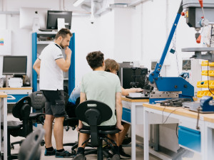 Tým středoškoláků pracuje na unikátním projektu. S experty staví podvodní dron