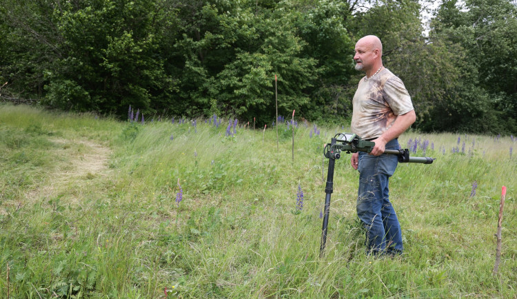 U naučné stezky v Krnově našli pyrotechnici tři desítky kusů munice