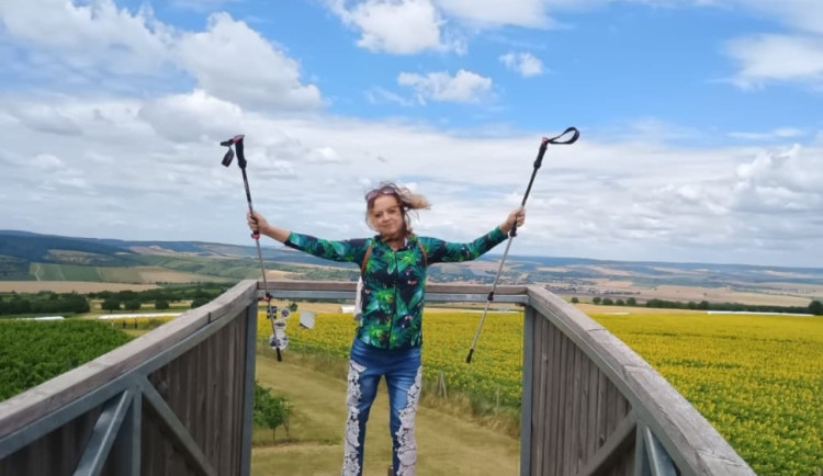 Míša z Brodu má za sebou rakovinu a amputaci. Pomohla by jí voděodolná protéza