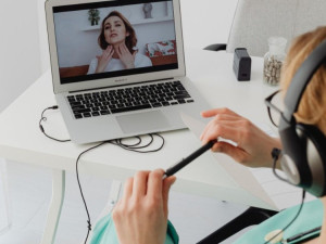 Spuštění online pohotovosti se odkládá, jeden ze zájemců si stěžuje na výběrové řízení