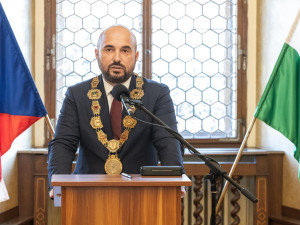 Primátor Plzně má zasahovat do plánů sousední obce, starostka se proti jeho tlaku ostře brání