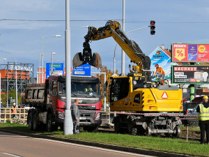 Dvoukolejná trať na Skvrňany už byla v nevyhovujícím stavu