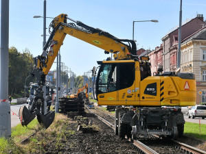 Dvoukolejná trať na Skvrňany už byla v nevyhovujícím stavu