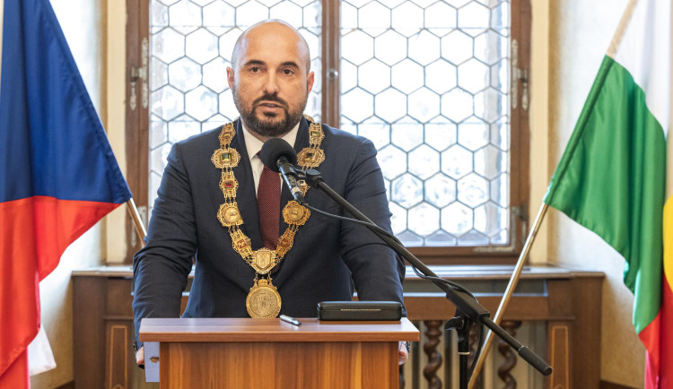 Primátor Plzně zasahuje do plánů sousední obce, starostka se proti jeho tlaku ostře brání