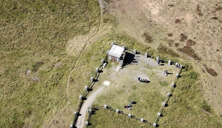 Přesun i kvůli povodním. Klíčová meteorologická stanice ČHMÚ se vrátila na Praděd