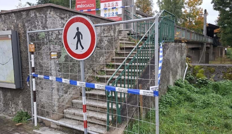 V Kynšperku začala demolice předmostí historické lávky přes Ohři