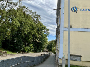 Řidiči, pozor. Uzavírka Rolnického náměstí se protáhne o půl roku