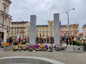 Pomník v době květnových Slavností svobody