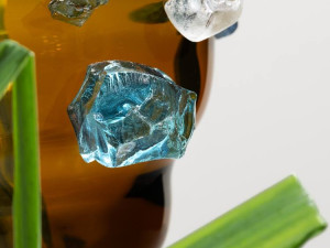 Ze střepů zaniklých skláren vznikla šumavská váza, pomůže splnit sen nemocnému chlapci