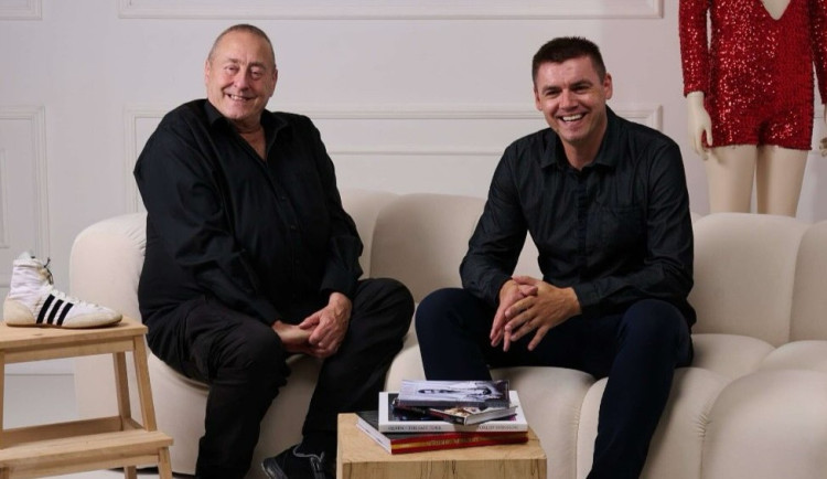 Je to stále koníček, říká jeden z největších sběratelů věcí po Freddiem Mercurym z Olomouce