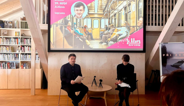 VIDEO: Letošní znělka Ji.hlavy patří k těm nejdelším. Je věnovaná lidem na Ukrajině