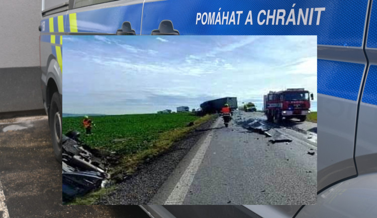 Řidič na Jihlavsku zemřel při nehodě. Čelně se srazil s náklaďákem