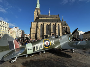 Britský velvyslanec Matt Field si v Česku oblíbil slavného Spejbla s Hurvínkem