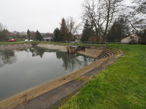 Vodní nádrž v Červeném Hrádku i sousední hřiště projde opravou za 20,5 milionu