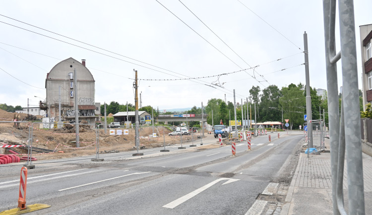 Poslední letošní omezení pro řidiče v Jihlavě. Pět dní neprojedou křižovatkou u Sila