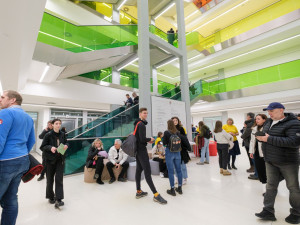 Rozsvítíme Karlovku. Lékařská fakulta oslaví osmdesát let velkolepou světelnou show