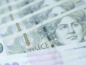 Žena v Liticích našla v bankomatu peníze. Šest tisíc předala plzeňským strážníkům