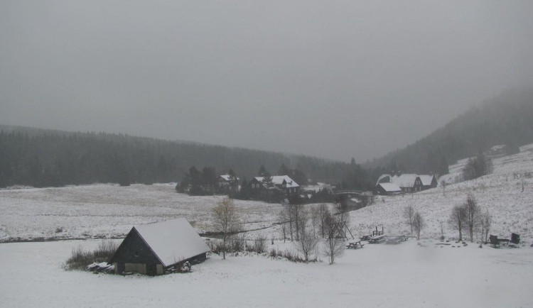 Jizerky a Krkonoše zasypal první sníh. Dlouho ale nevydrží