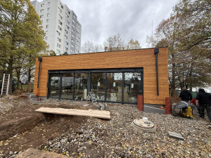 Nevzhledné a nevyužívané záchodky se mění v moderní kavárnu, obvod už má nájemce