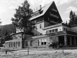 Přestavěný Hotel RIXI kolem roku 1937, luxus první republiky pro bohaté návštěvníky hlavně německé národnosti. Foto: Archiv Zdeňka Roučky.