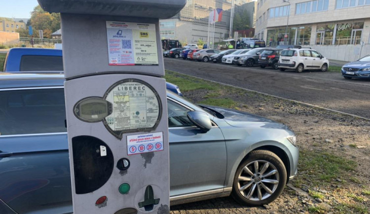 Liberec připravuje zakázku na výměnu zastaralých parkovacích automatů