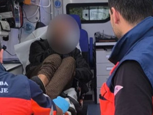 Zmatený muž ležel promočený a promrzlý u rybníka, zoufale volal o pomoc