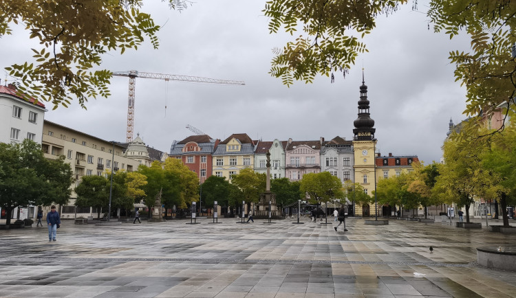 Na Masarykově náměstí v Ostravě začaly přípravy na Ostravské Vánoce