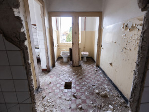 Takto vypadala budova před zahájením demoličních prací